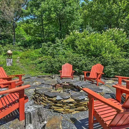 Charming Blue Ridge Cottage With Stunning Views!